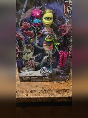 G1 Monster High Iris Clops I Heart Fashion NIB